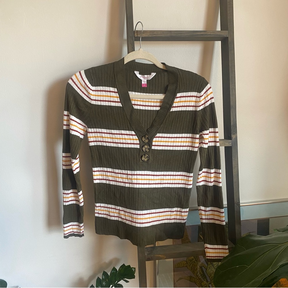 No Boundaries Ribbed V-Neck Light Pull Over, Striped Olive/White/Red/Yellow